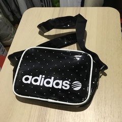 adidasのポーチ