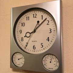 壁掛け時計　温度計、湿度計付き