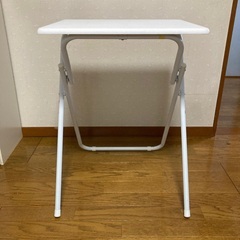 折りたたみ式　テーブル（ホワイト）