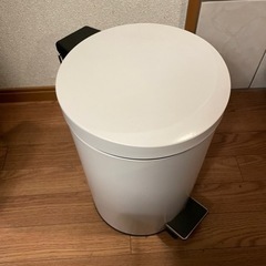 ペダル式ゴミ箱(5L) 