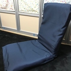 【新品カバー付き】ネイビー色のお洒落な座椅子