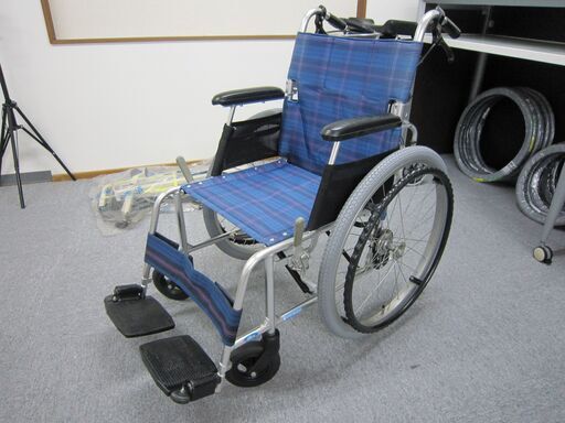 【中古】　車椅子 日進製　（紺色）自走式　左右タイヤ新品交換済み