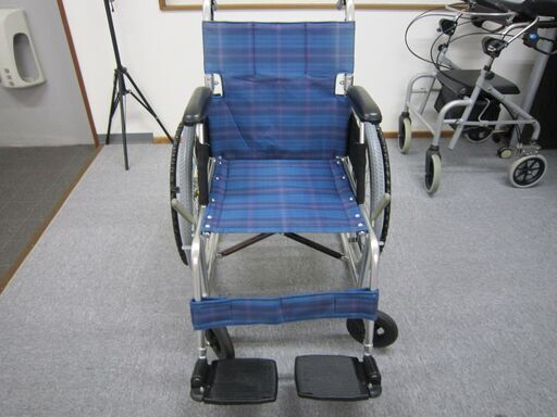 【中古】　車椅子 日進製　（紺色）自走式　左右タイヤ新品交換済み
