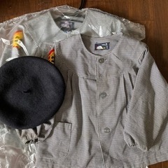 やわらぎ保育園の制服とベレー帽