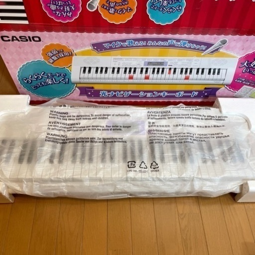 CASIO カシオ 電子キーボード　LK-122  61標準鍵  光ナビゲーションキーボード　オールインワン