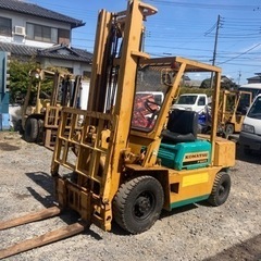 コマツフォークフィート2.5トンアンジーと3つのレバー