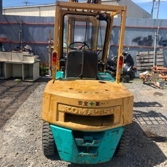 コマツフォークフィート2.5トンアンジーと3つのレバー