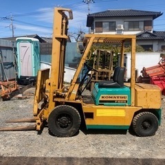 コマツフォークフィート2.5トンアンジーと3つのレバー