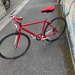 あれっ‼️ハイブリッドなクロスバイクをカスタマイズ❗️整備済み。