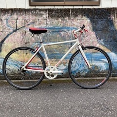 あれっ‼️ハイブリッドなクロスバイクをカスタマイズ❗️整備済み。