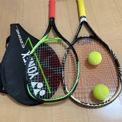 テニスラケットとボール　各々2つセット