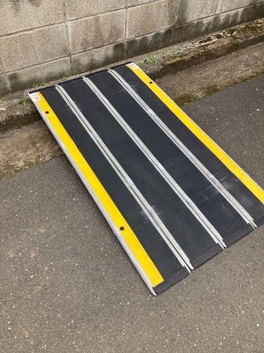 折り畳み式　車椅子スロープ　135cmx74cm