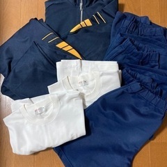 中学校　体操服　サイズMとLあり バラ売りです。