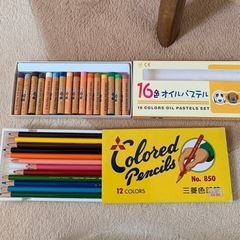 16色クレヨンと12色色鉛筆