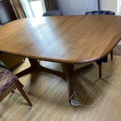 超短期間　一枚板４個連結　ダイニングテーブル　椅子５脚セット　100,000円で売ります。4/3取引き完了ま