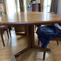 超短期間　一枚板４個連結　ダイニングテーブル　椅子５脚セット　100,000円で売ります。4/3取引き完了ま