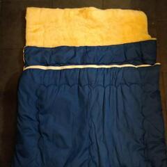 青い寝袋 封筒型シュラフ