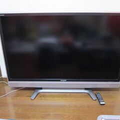 シャープ液晶テレビ　５２型