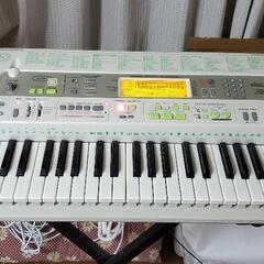 電子ピアノ　光りナビゲーション　LK-58