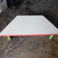 ローテーブル（テーブル側面ガード付き）
