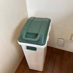 ゴミ箱　カーキ色