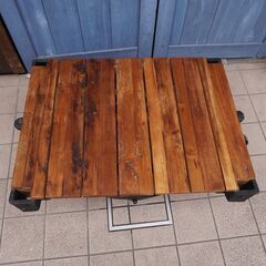 ACME FURNITURE(アクメファニチャー)のオールドチーク無垢材を使用したドーリーテーブルです。インダストリアルな雰囲気のコーヒーテーブルは男前インテリアにおススメ！CC250