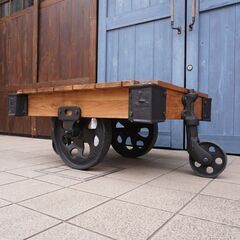 ACME FURNITURE(アクメファニチャー)のオールドチーク無垢材を使用したドーリーテーブルです。インダストリアルな雰囲気のコーヒーテーブルは男前インテリアにおススメ！CC250