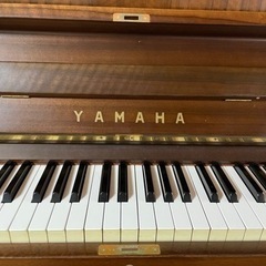 ヤマハ　木目　アップライト　ピアノ　