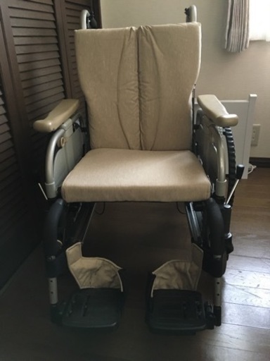 車椅子　パラマウントベッド