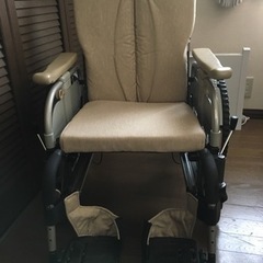 車椅子　パラマウントベッド