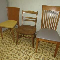 不揃いの椅子２個と良かったらもう１個　４年ほど使いました　引っ越...