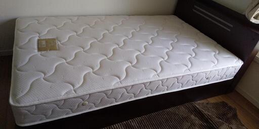 直接引き取りできる方限定】セミダブルベッド、マットレス