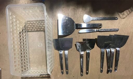 326え　お好み焼きへら　鉄板焼き　おこし金　プラスチック入れ物付き　１２点セット