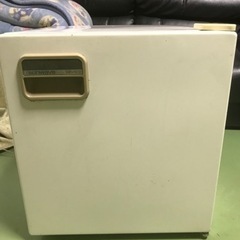 完動　サンウェーブミニ冷蔵庫　RF-102