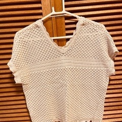 【GU】透かし編みVネックセーター