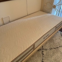 ローラアシュレイ ベッドフレーム 5月上旬