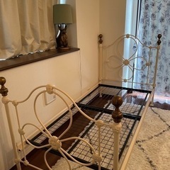 ◇美品　ローラアシュレイ　セミダブルベッドフレーム ローラアシュレイ ベッドフレーム 5月上旬