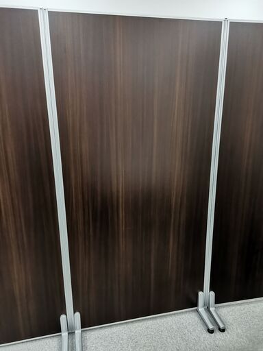 パーテーション茶（90x180x3cm 脚の部分40cm）×4