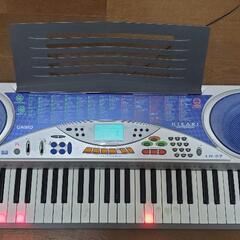 電子ピアノ　カシオ　光りナビゲーション　LK-57
