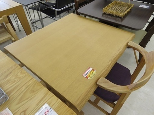 テーブル・イス、冷蔵庫、洗濯機、TV台