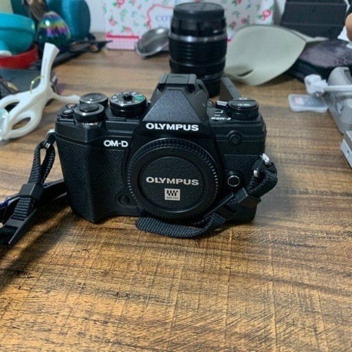 カメラ　OM-D E M5 III ブラック