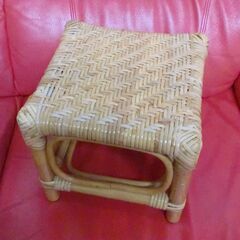可愛い　籐の小型椅子