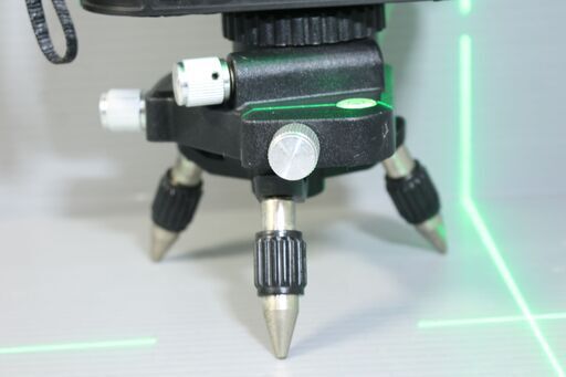K27 YI LONG 12 ライン 3D グリーンレーザー 墨出し器 付属品有 動作確認