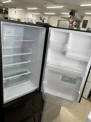 冷蔵庫探すなら「リサイクルR」❕ 冷蔵庫・洗濯機大量入荷❕ あなたの欲しいが見つかる「リサイクルＲ」❕自動製氷付き❕　3ドア冷蔵庫❕ 幅54㎝のスリム設計❕ ゲート付き軽トラ”無料貸出❕購入後取り置きにも対応 ❕即日配送❕ R1759