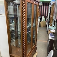 重厚感がある　飾り棚　しっかりとしてます