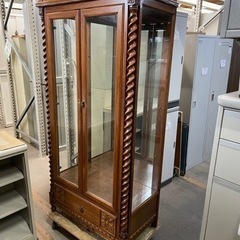 重厚感がある　飾り棚　しっかりとしてます