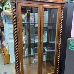 重厚感がある　飾り棚　しっかりとしてます