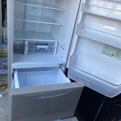 U2501　日立　真空チルド・自動製氷機付き　冷蔵庫　２６５L