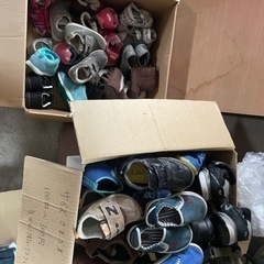 【ネット決済】男の子と女の子の靴たくさんあります。
