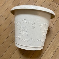 【決まりました】無料　大きな白い植木鉢　丸プランター　32型　園芸用品